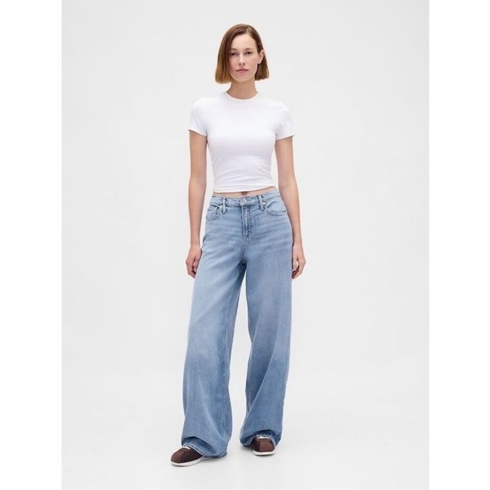 NWOT! GAP Light Indigo Wash Mid Rise UltraSoft Baggy Jeans - Size 4 Long 🩷